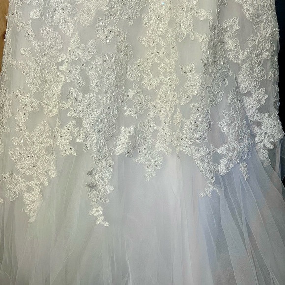 Maggie Sottero, Mirabella Wedding Dress in Ivory - Picture 10 of 15